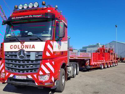 WSI WSI Mercedes Arocs MP4 Big Space 6x4 + 6-axle manoovr + 10ft. container COLONIA