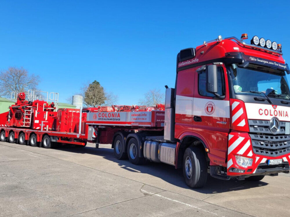 WSI WSI Mercedes Arocs MP4 Big Space 6x4 + 6-axle manoovr + 10ft. container COLONIA