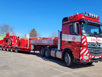 WSI WSI Mercedes Arocs MP4 Big Space 6x4 + 6-axle manoovr + 10ft. container COLONIA