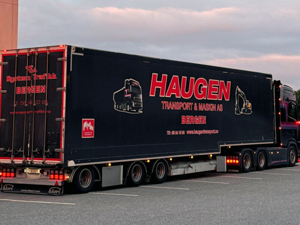 WSI WSI Scania S Highline 6x4 + 3-axle semi box trailer HAUGEN