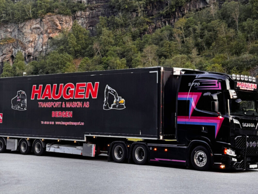 WSI WSI Scania S Highline 6x4 + 3-axle semi box trailer HAUGEN