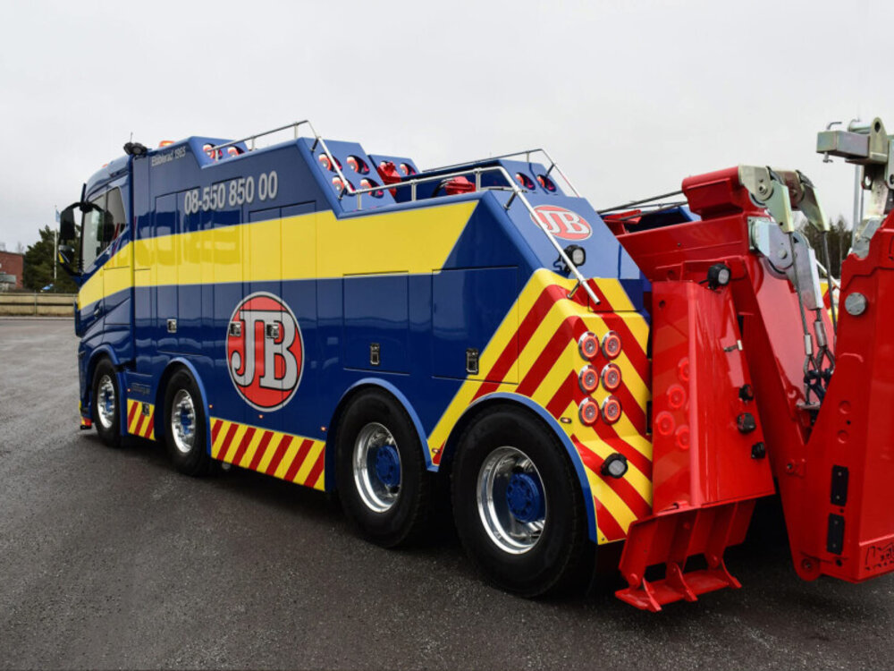 WSI WSI Volvo FH5 Sleeper Cab Falkom 8x4 JB BILBÄRNING