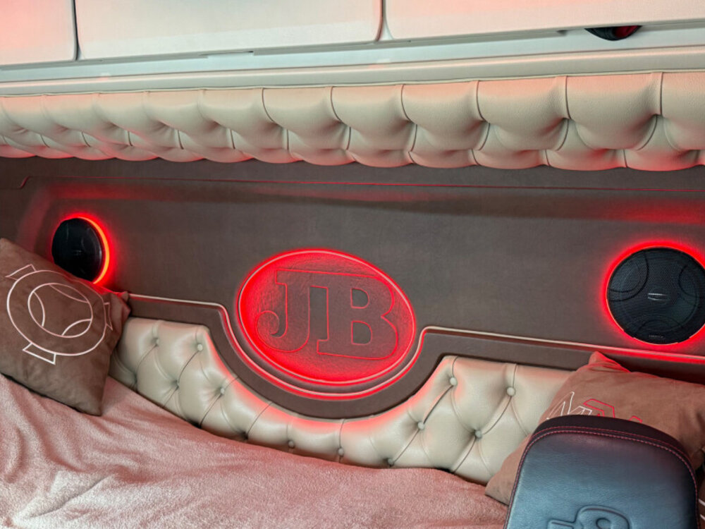 WSI WSI Volvo FH5 Sleeper Cab Falkom 8x4 JB BILBÄRNING
