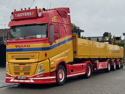 WSI WSI Volvo FH Aero Glo. 4x2 + 3-as stenen oplegger GOYENS