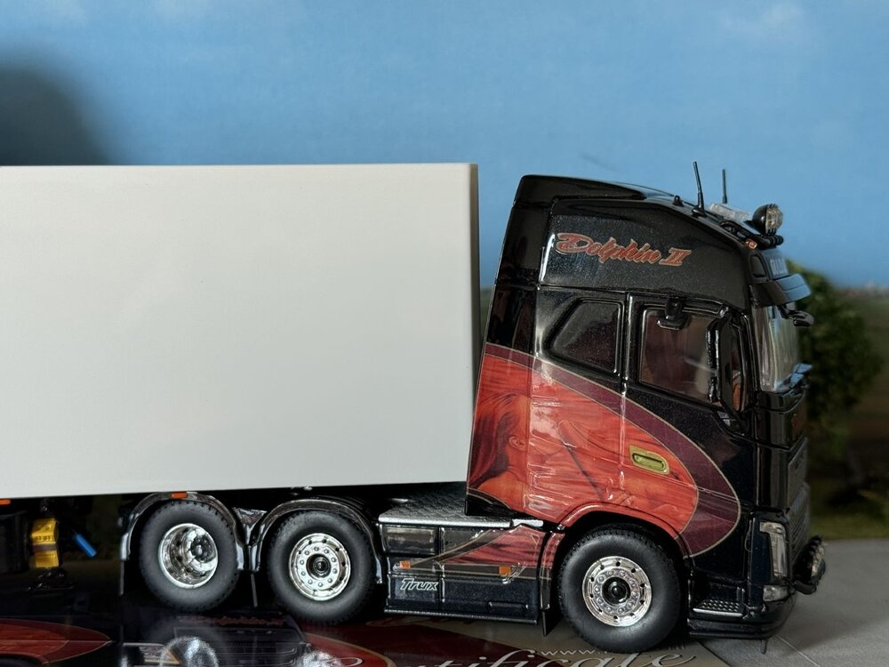 Tekno Tekno Volvo FH04 Globetrotter XL 6x2 with 3 axle box trailer  GULDAGER "DOLPHIN 2"