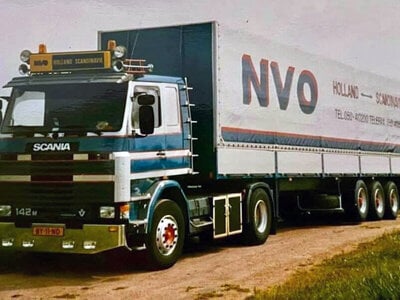 WSI WSI Scania 142M 4x2 met 3-as schuifzeilen oplegger B.W. SLIK TRANSPORT / NVO