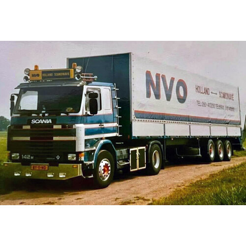WSI WSI Scania 142M 4x2 met 3-as schuifzeilen oplegger B.W. SLIK TRANSPORT / NVO WSI WSI Scania 142M 4x2 met 3-as schuifzeilen oplegger B.W. SLIK TRANSPORT / NVO
