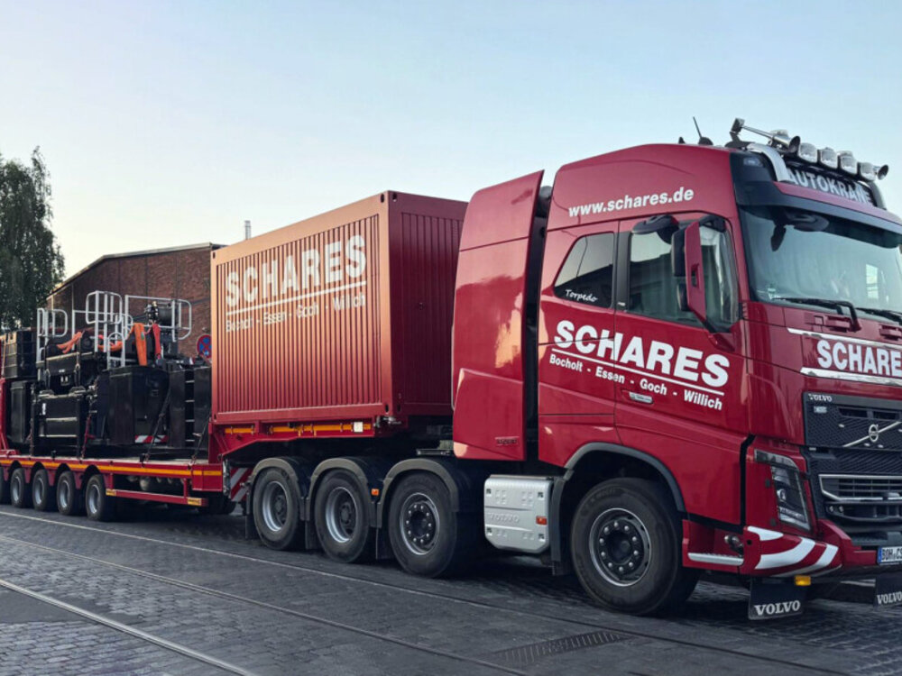 WSI WSI Volvo FH4 Globetrotter 8x4 with 6-axle SL lowloader + 10ft Container SCHARES