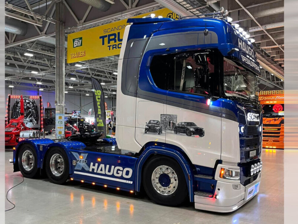 WSI WSI Scania S Highline 6x4 with 3-axle Semi- lowloader + ramps HAUGO SPESIALOPPDRAG