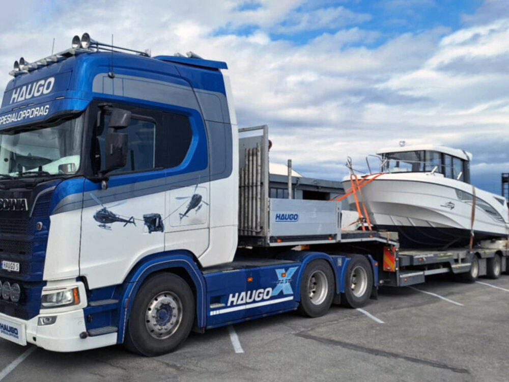 WSI WSI Scania S Highline 6x4 with 3-axle Semi- lowloader + ramps HAUGO SPESIALOPPDRAG