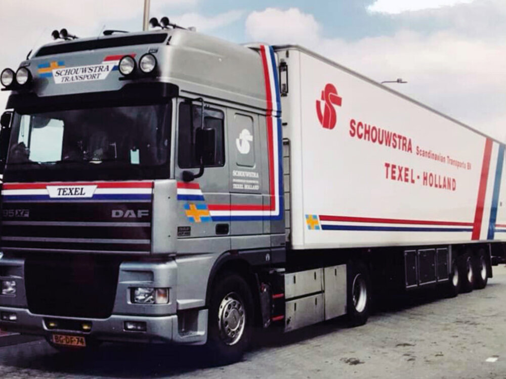 WSI WSI DAF 95XF Super Space Cab 4x2  with -3axle reefer trailer SCHOUWSTRA