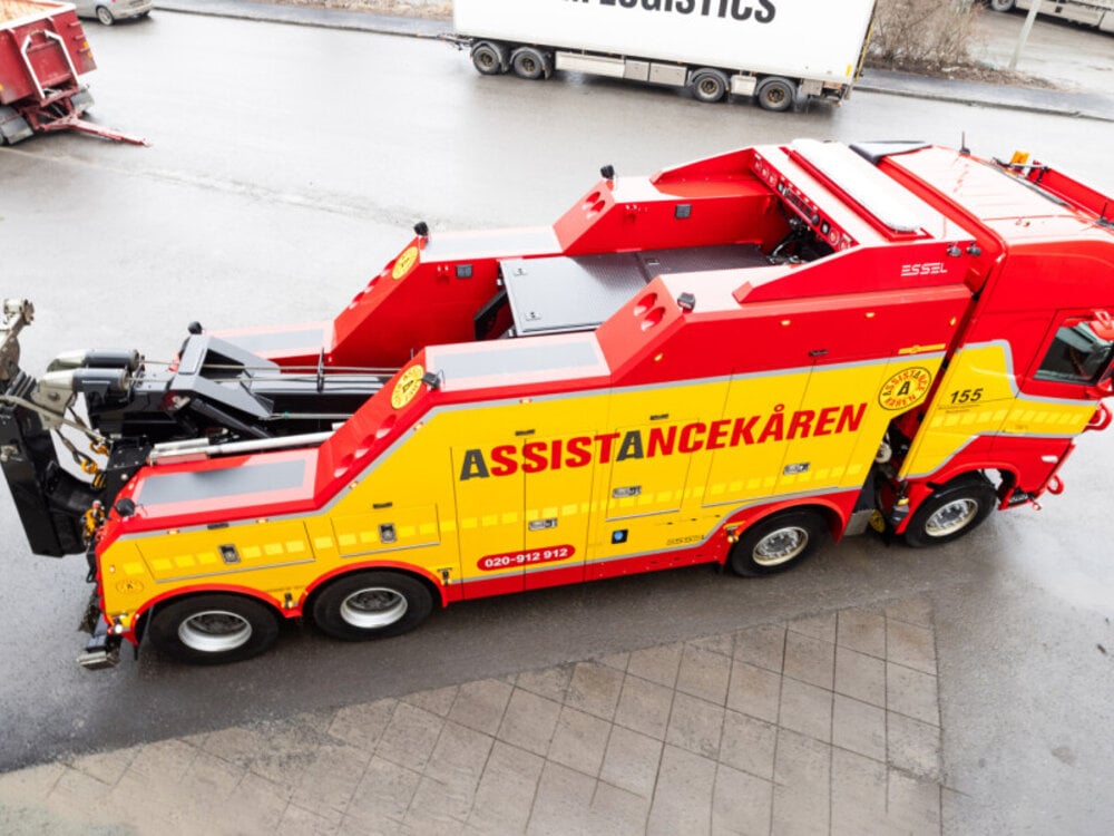 WSI WSI Volvo FH5 Globetrotter Falkom 8x4  ASSISTANCEKAREN