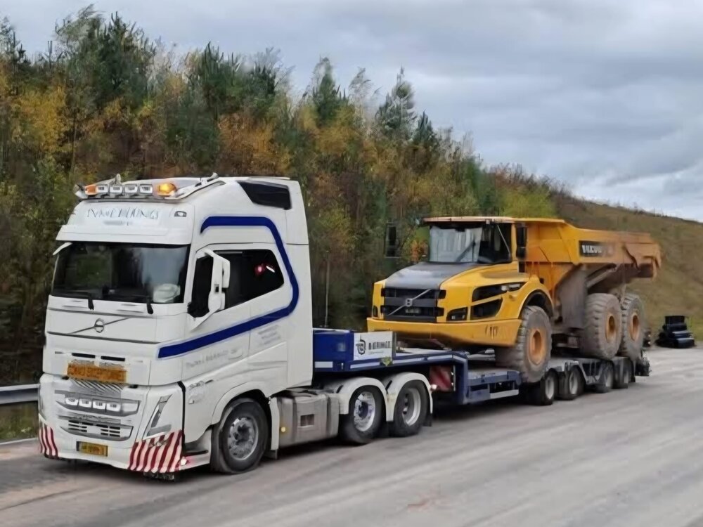 Cavallino Cavallino Volvo FH5 Globetrotter XL 6x2 met 4-as semi dieplader TWAN BIERINGS (Tyme Bierings)