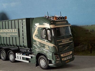 Tekno Tekno Volvo FH4 Globetrotter XL rigid truck with trailer hooklift VAN GRONINGEN