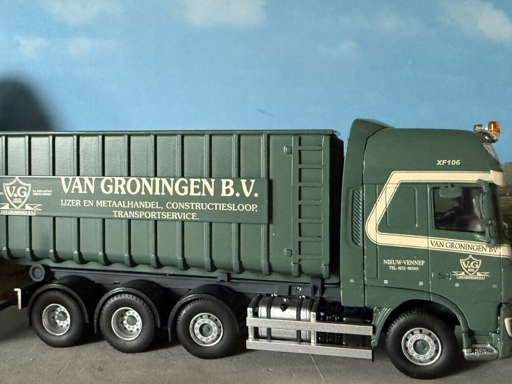 Tekno Tekno DAF XF Super Space Cab rigid truck with trailer hooklift VAN GRONINGEN