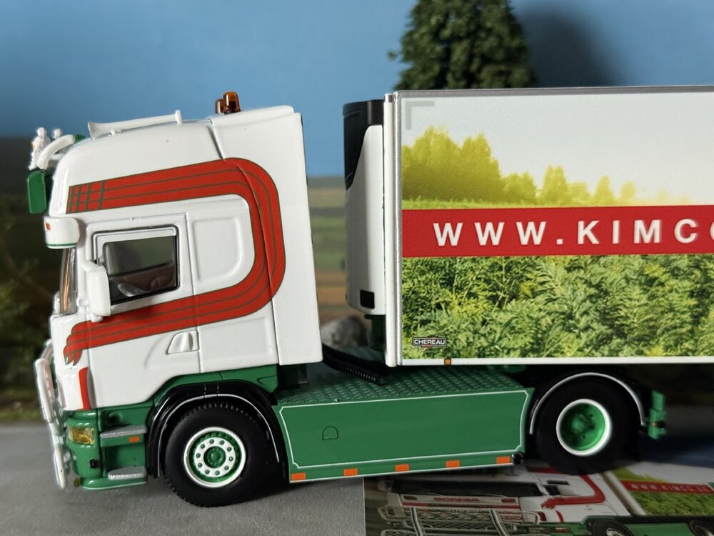 WSI WSI Scania 4-serie topline 4x2 met 3-assige tridec koeloplegger KIMCO