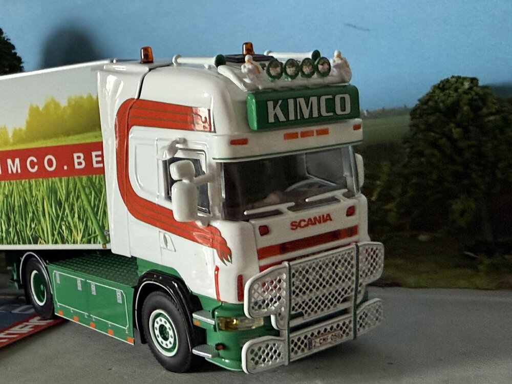 WSI WSI Scania 4-serie topline 4x2 met 3-assige tridec koeloplegger KIMCO