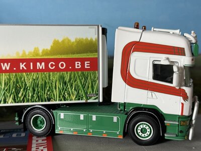WSI WSI Scania 4-serie topline 4x2 met 3-assige tridec koeloplegger KIMCO