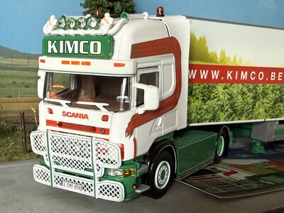 WSI WSI Scania 4-serie topline 4x2 met 3-assige tridec koeloplegger KIMCO