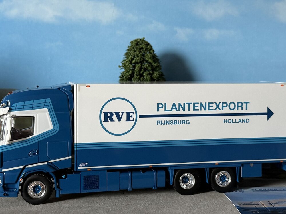WSI WSI DAF XG 6x2 rigid reefertruck with 2-axle reefertrailer RVE PLANTENEXPORT