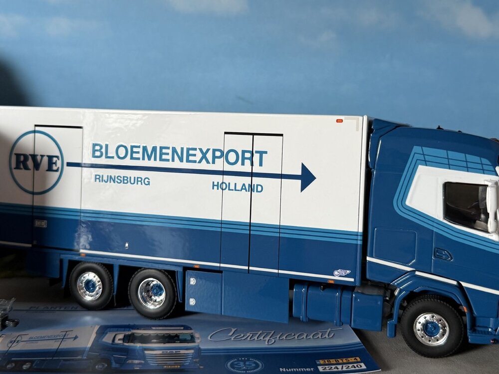 WSI WSI DAF XG 6x2 rigid reefertruck with 2-axle reefertrailer RVE PLANTENEXPORT