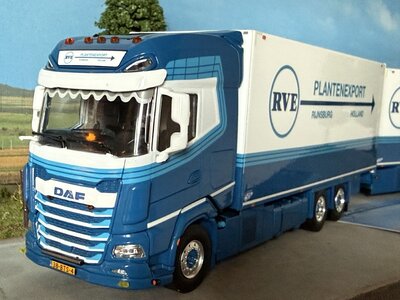 WSI WSI DAF XG 6x2 rigid reefertruck with 2-axle reefertrailer RVE PLANTENEXPORT