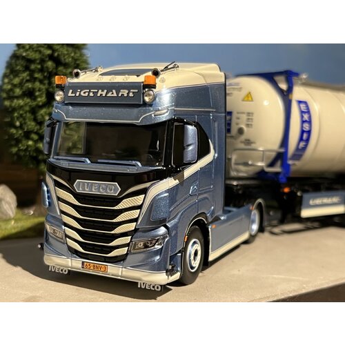 Tekno Tekno Iveco S-Way 4x2 met 20ft. Exsif swap tankcontainer LIGTHART Tekno Tekno Iveco S-Way 4x2 met 20ft. Exsif swap tankcontainer LIGTHART