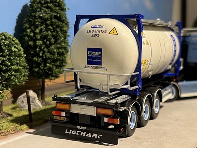 Tekno Tekno Iveco S-Way 4x2 met 20ft. Exsif swap tankcontainer LIGTHART