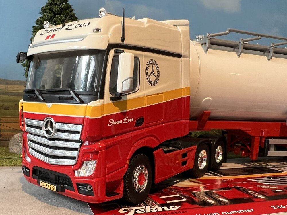Tekno Tekno Mercedes Longline met 3-as Zamac silo oplegger SIMON LOOS