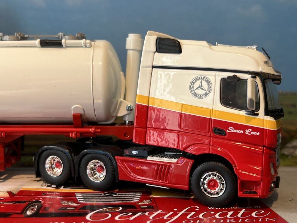 Tekno Tekno Mercedes Longline met 3-as Zamac silo oplegger SIMON LOOS