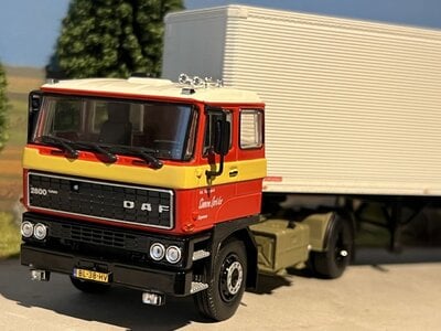 Tekno Tekno DAF 2800 met 2-assige Netam Freuhauf oplegger SIMON LOOS