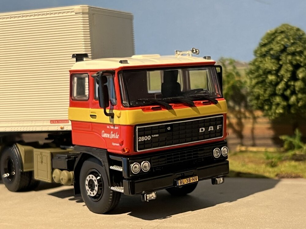 Tekno Tekno DAF 2800 met 2-assige Netam Freuhauf oplegger SIMON LOOS