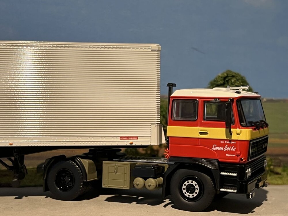 Tekno Tekno DAF 2800 met 2-assige Netam Freuhauf oplegger SIMON LOOS