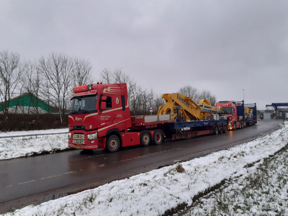 WSI WSI Renault T High 6x2 with 2-axle lowloader KARSTEN V. OLESEN
