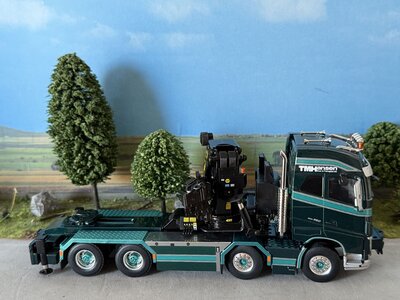 WSI WSI Volvo FH4 Glob. 8x4 Flatbed truck with palfinger + jib TM HANSEN