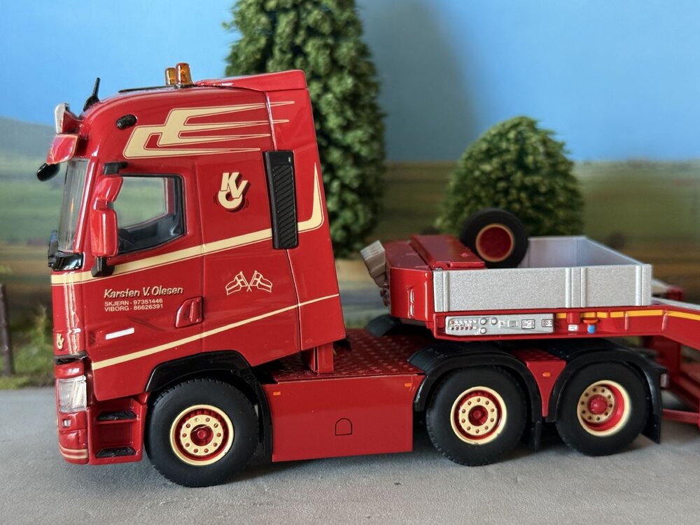 WSI WSI Renault T High 6x2 with 2-axle lowloader KARSTEN V. OLESEN