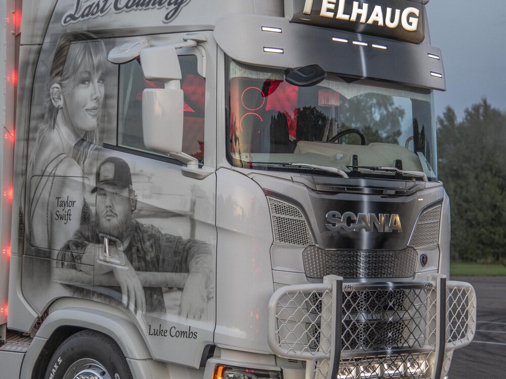 Tekno Tekno Scania Next Gen Highline motorwagen met 4-as aanhanger TELHAUG "Last Country"