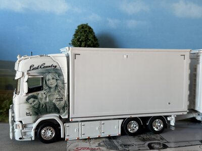 Tekno Tekno Scania Next Gen Highline rigid truck with 4-axle trailer TELHAUG "Last Country"
