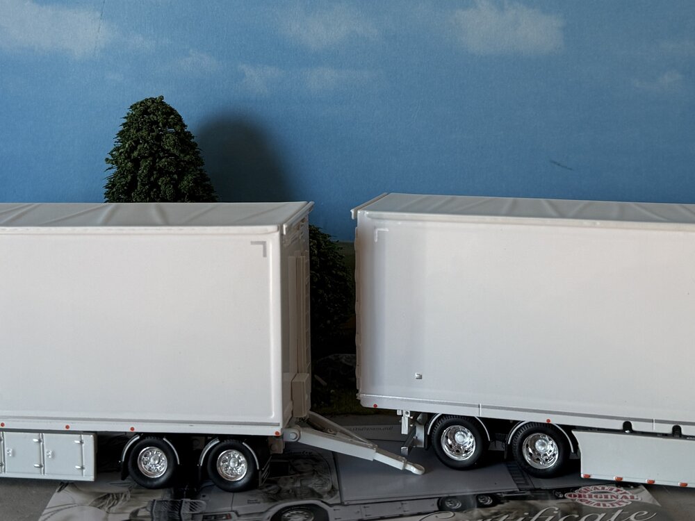 Tekno Tekno Scania Next Gen Highline rigid truck with 4-axle trailer TELHAUG "Last Country"