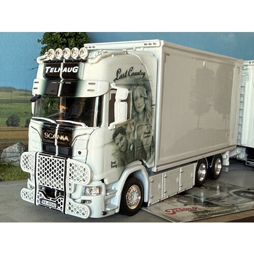 Tekno Tekno Scania Next Gen Highline rigid truck with 4-axle trailer TELHAUG "Last Country" Tekno Tekno Scania Next Gen Highline rigid truck with 4-axle trailer TELHAUG "Last Country"