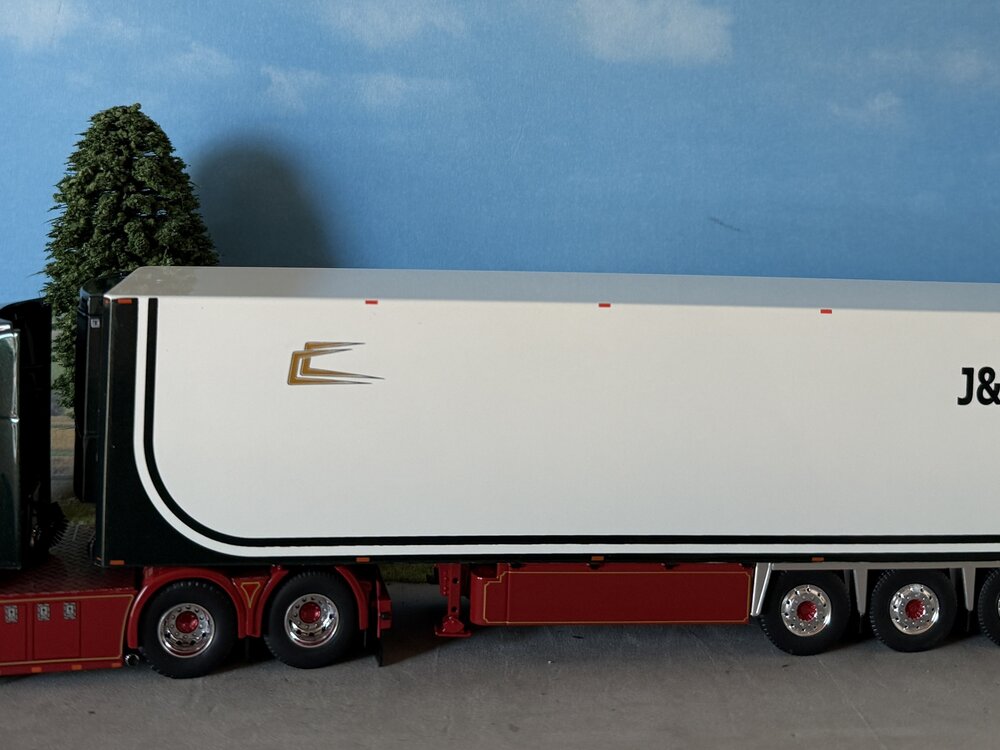 Tekno Tekno Scania 4-serie Topline 164-480 6x2 with 3-axle reefer trailer J&J TRANSPORT