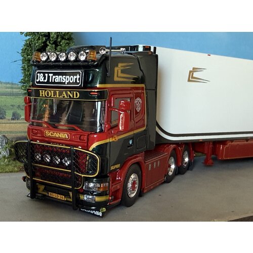 Tekno Tekno Scania 4-serie Topline 164-480 6x2 sleepas met 3-assige koeloplegger J&J TRANSPORT Tekno Tekno Scania 4-serie Topline 164-480 6x2 sleepas met 3-assige koeloplegger J&J TRANSPORT