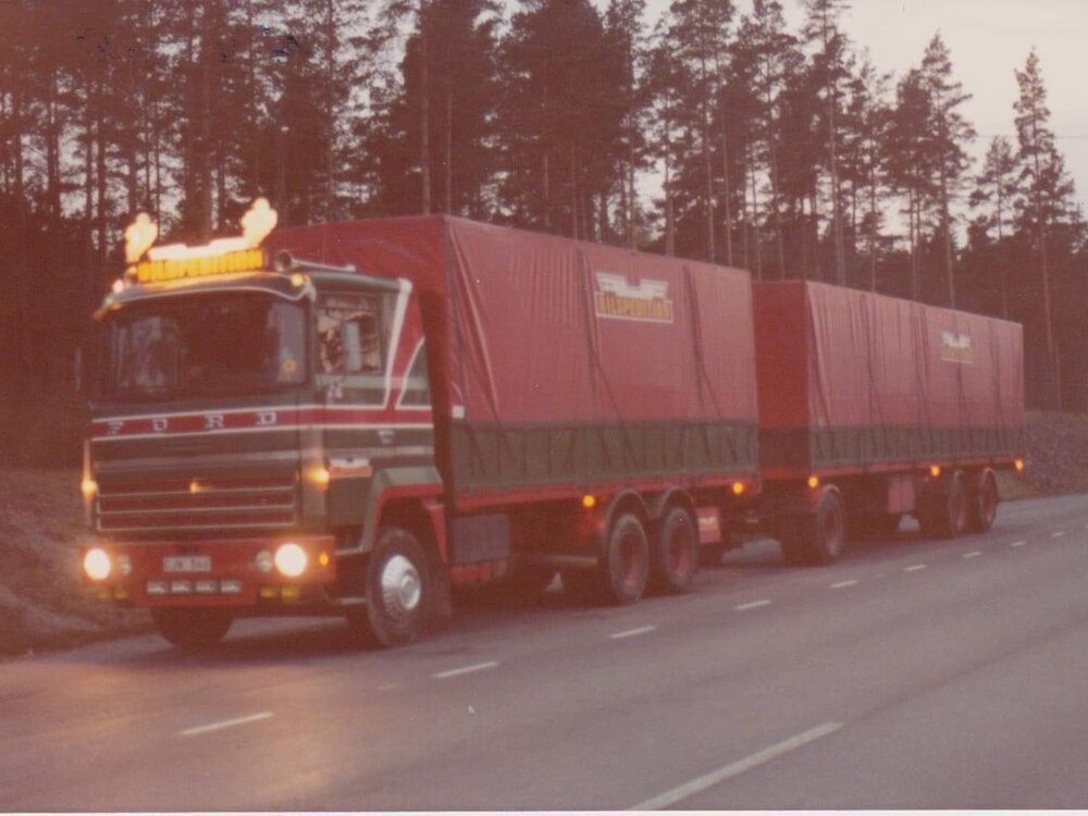 Tekno Tekno Ford Transcontinental riged truck with Swedish tilt trailer BILSPEDITION
