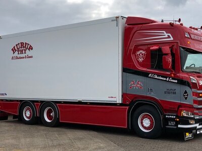 Tekno Tekno Scania NGR Highline 6x2 motorwagen met 2-assige schamelaanhanger NC CHRISTENSEN