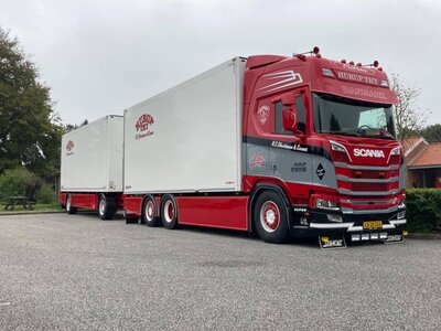 Tekno Tekno Scania NGR Highline 6x2 motorwagen met 2-assige schamelaanhanger NC CHRISTENSEN