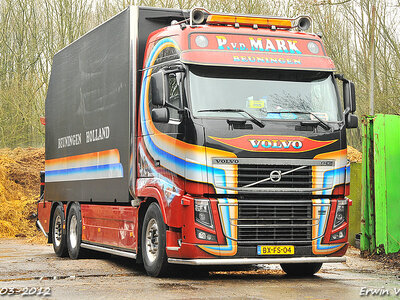 Tekno Tekno Volvo FH03 Globetrotter motor wagen met laadkraan + 3-as oplegger mestcombi PARTICK VAN DER MARK