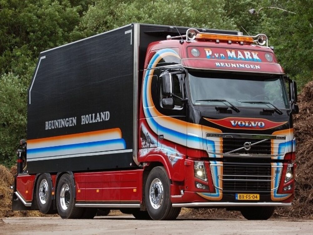 Tekno Tekno Volvo FH03 Globetrotter motor wagen met laadkraan + 3-as oplegger mestcombi PARTICK VAN DER MARK
