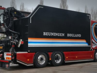 Tekno Tekno Volvo FH03 Globetrotter motor wagen met laadkraan + 3-as oplegger mestcombi PARTICK VAN DER MARK