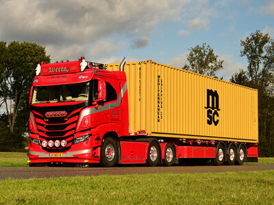 Tekno Tekno Iveco S-way 6x2 sleeper cab met 45ft. container  WEEDA  "GOMORRA"
