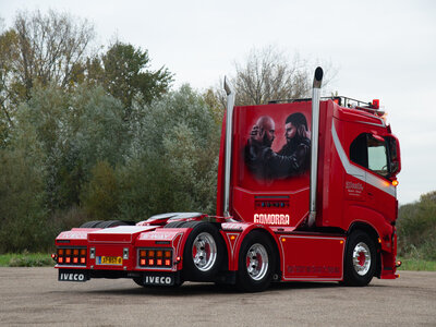 Tekno Tekno Iveco S-way 6x2 sleeper cab met 45ft. container  WEEDA  "GOMORRA"